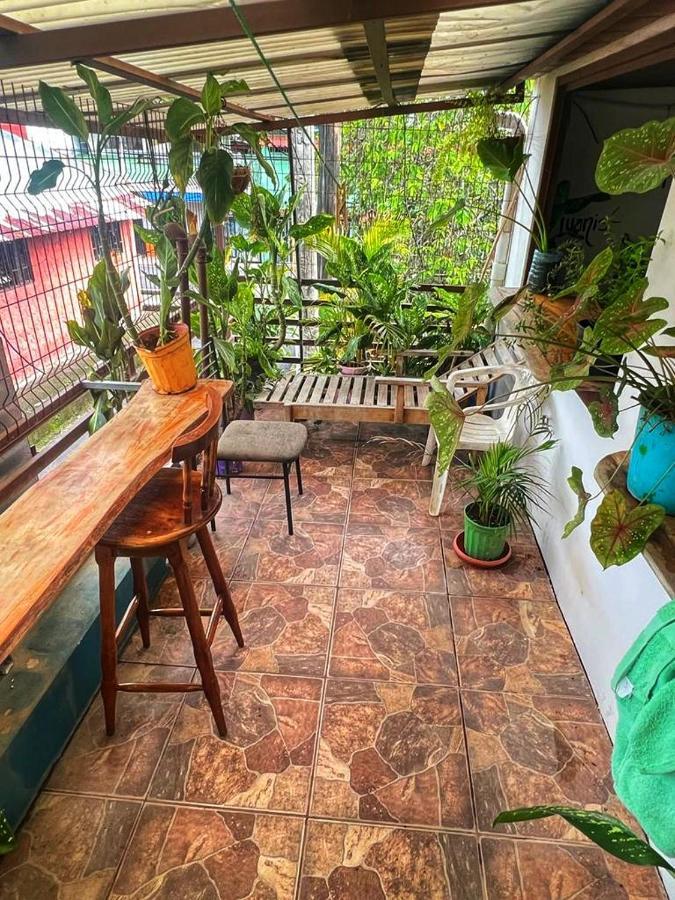 Bato'S Hostel Quepos Bagian luar foto