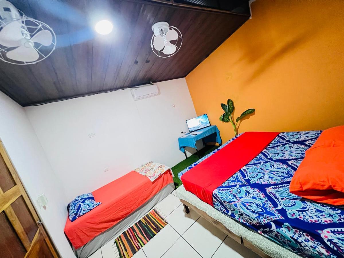 Bato'S Hostel Quepos Bagian luar foto