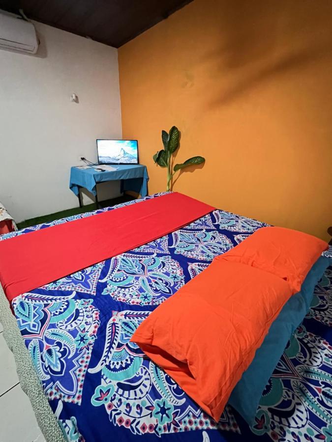 Bato'S Hostel Quepos Bagian luar foto